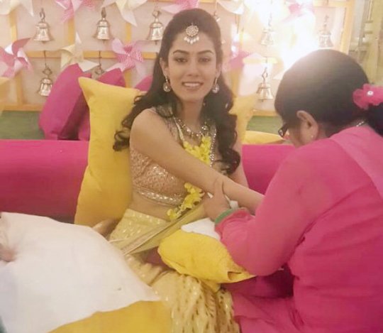 Mira Rajput Mehdi Design Pics in Yellow Pink Lehenga Choli – Latest Sangeet Ceremony Photos